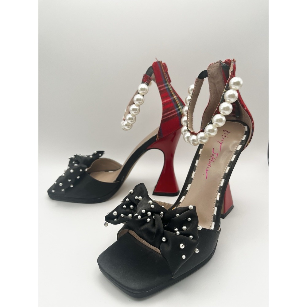 Betsy Johnson Pearl Strap Flared Heel Pumps Women's Shoes Size 8.5